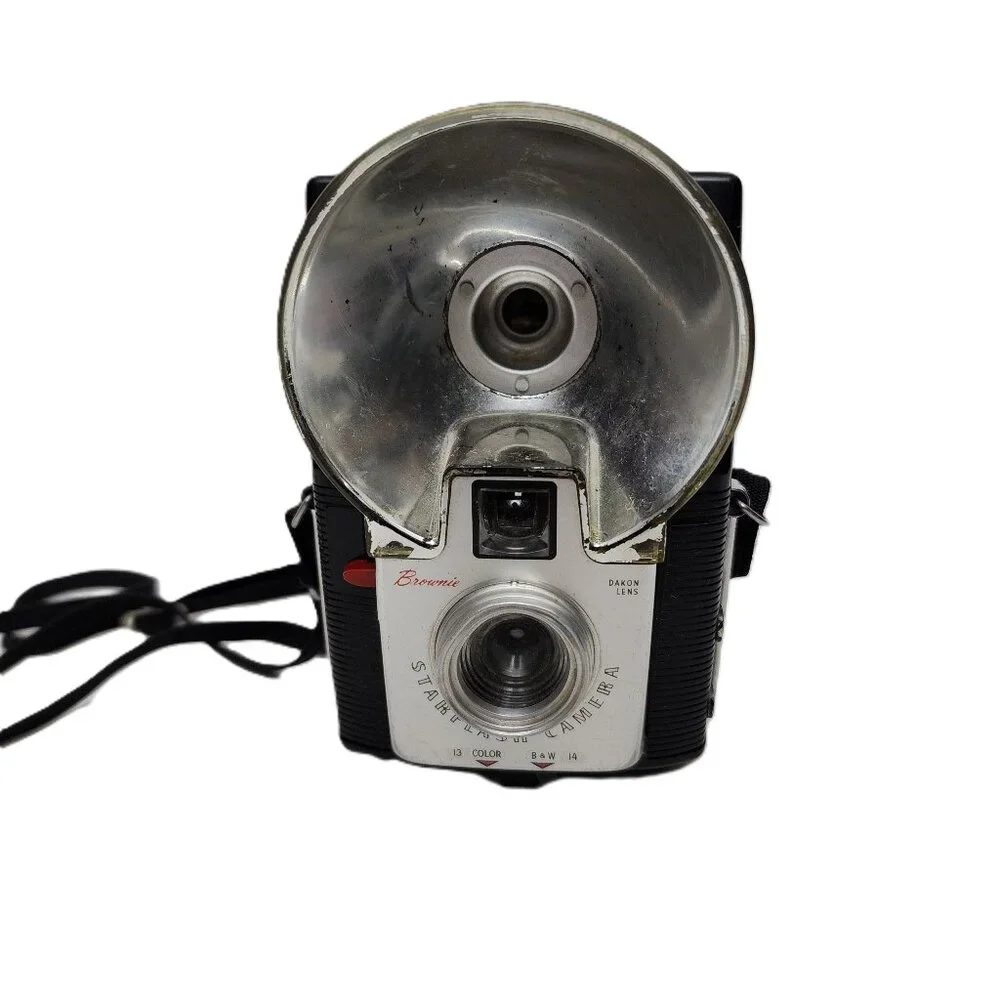 Kodak Brownie Dakon Lens Starflash Camera & Slyvana Bulbs VINTAGE DISCONTINUED